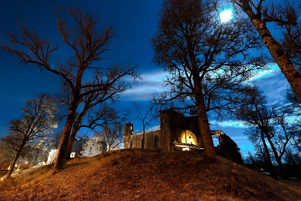 Padise klooster öösel